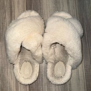 Stars Above Faux Fur Crossband Slippers – Cream/White – Size 9 - Previously Worn